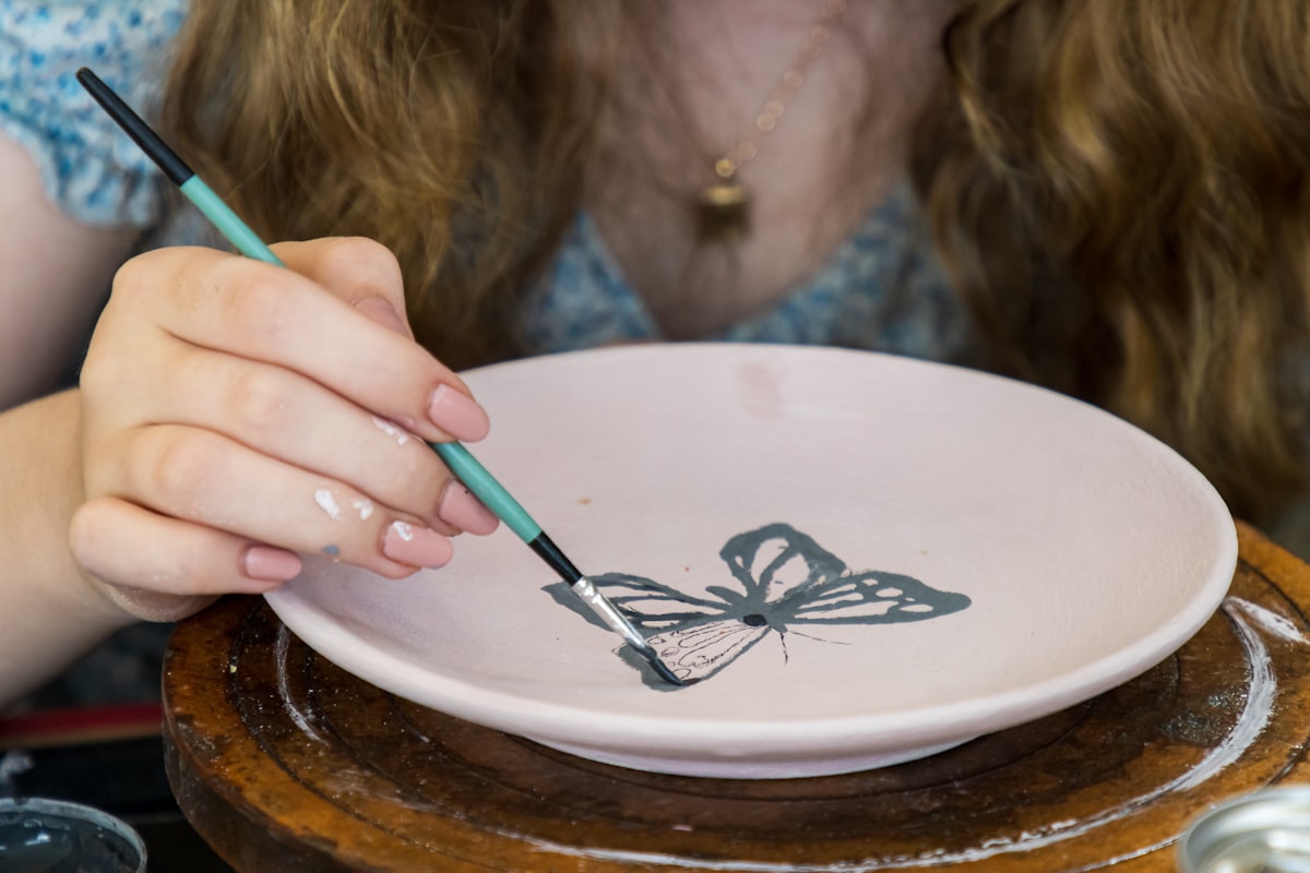 Making ceramics by hand