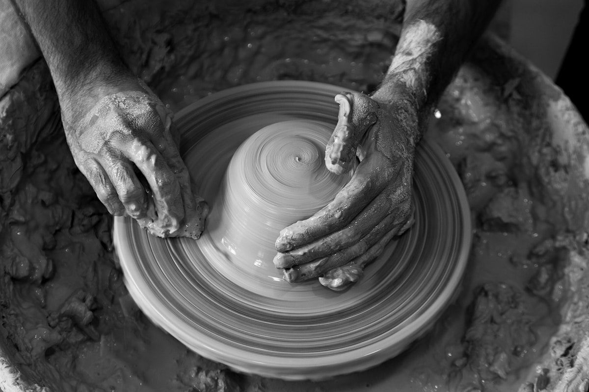 Making ceramics by hand