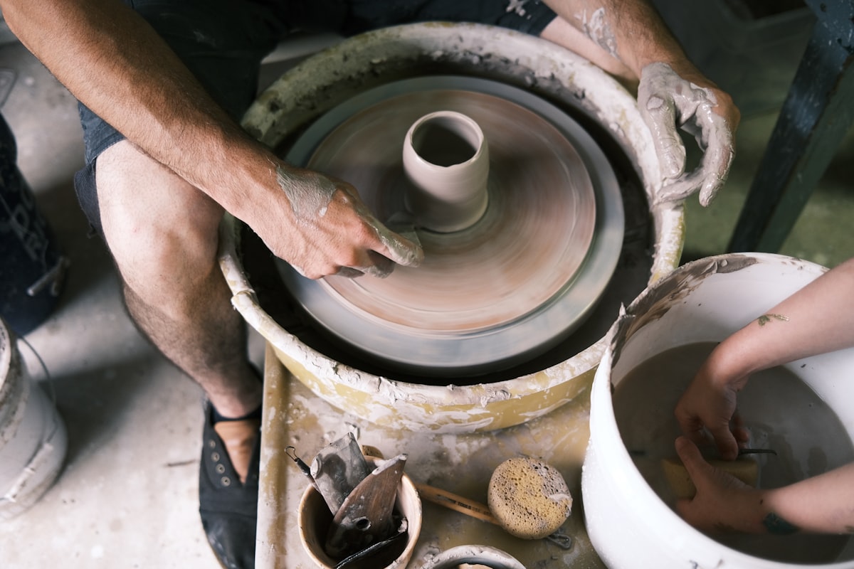 Making ceramics by hand