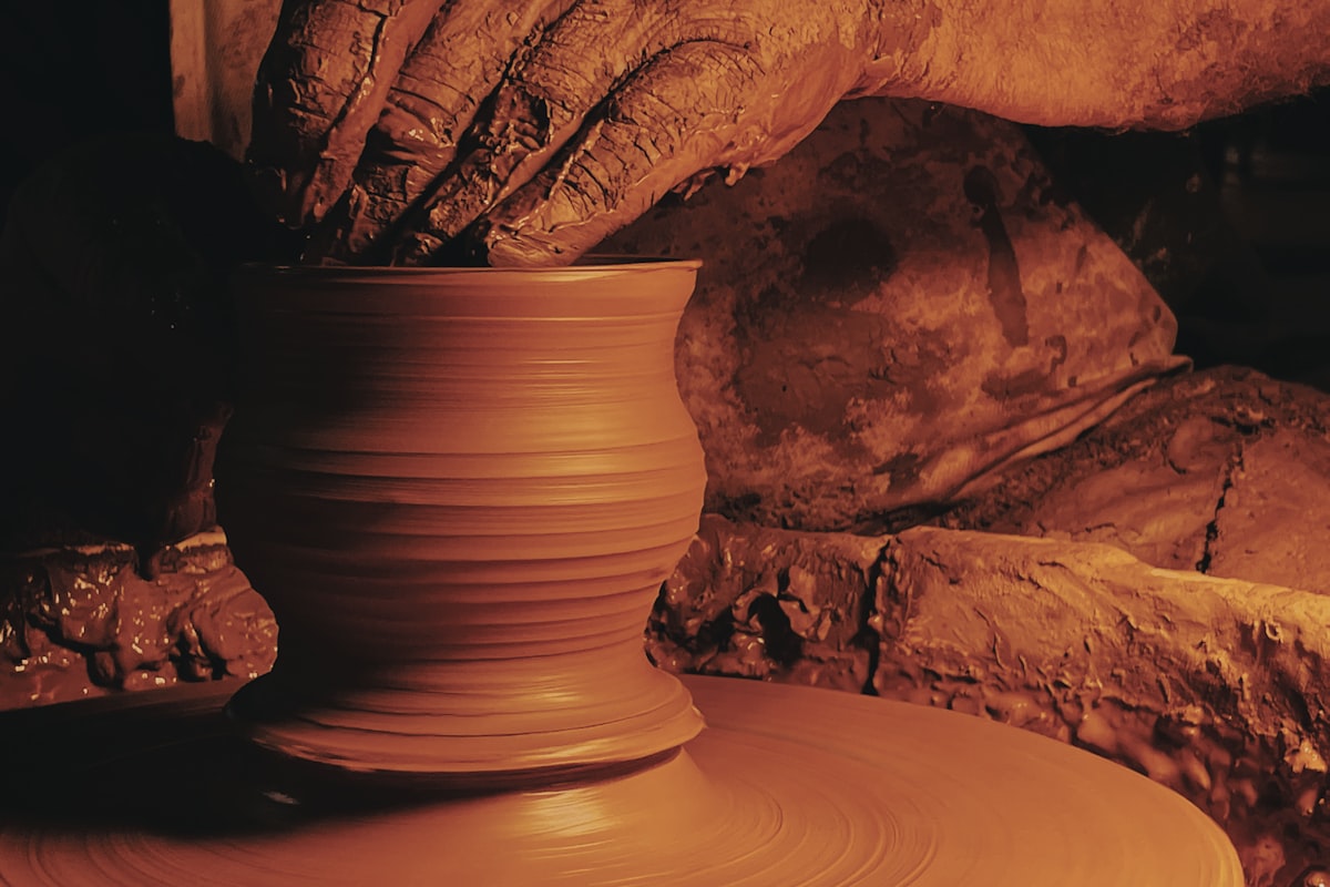 Making ceramics by hand