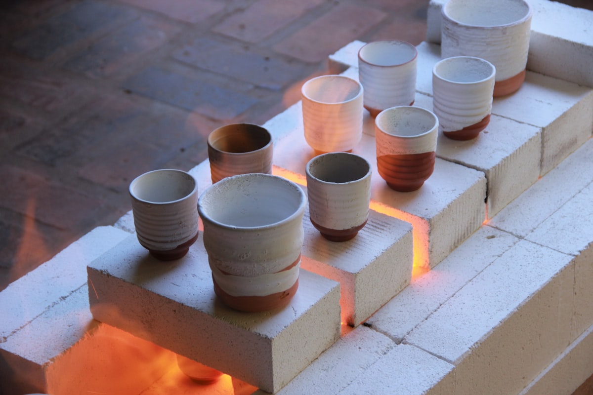 Making ceramics by hand